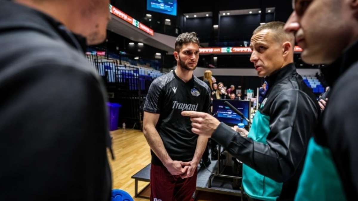 Αγώνας «φιάσκο» στο BCL μεταξύ Τραπάνι και Χολόν – Κατέβηκαν με πέντε παίκτες και διεκόπη στο πρώτο δεκάλεπτο