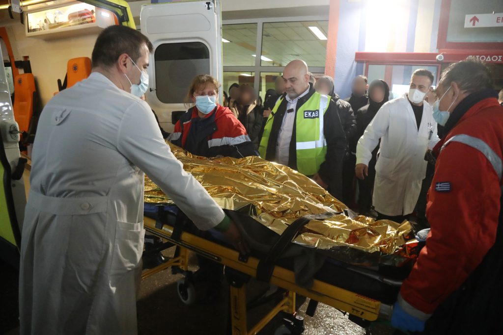 Στη Θεσσαλονίκη το C130 με τις σορούς των επτά οπαδών του ΠΑΟΚ – Συγκίνηση στο αεροδρόμιο της Τιμισοάρα στο τρισάγιο για τους αδικοχαμένους φιλάθλους