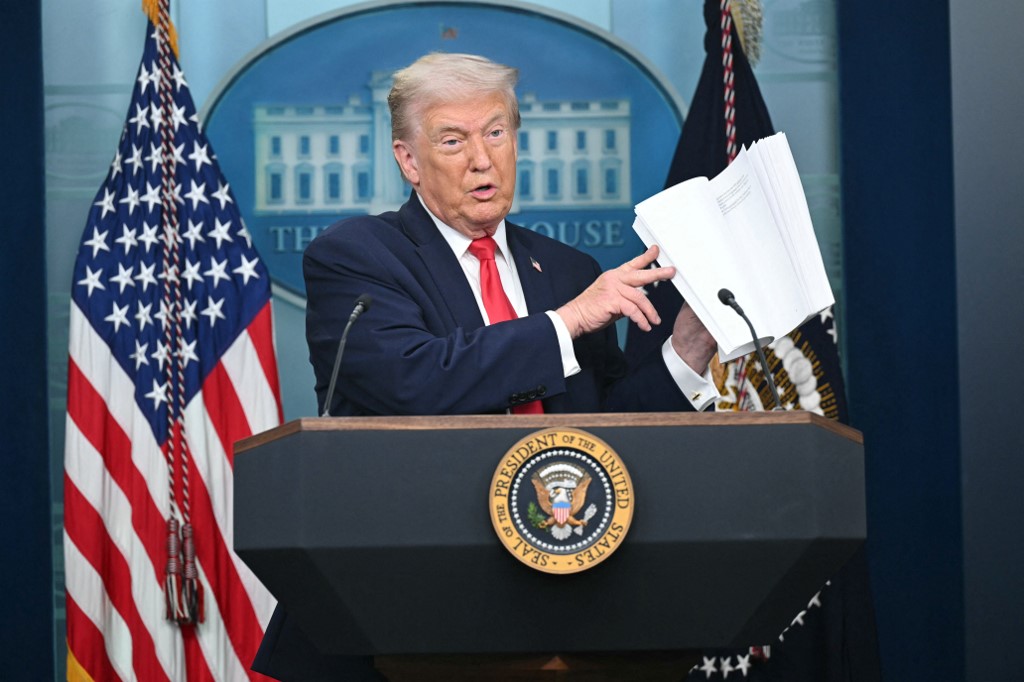 Τραμπ: Θα διαπιστώσετε πόσο μακριά μπορούμε να φτάσουμε για τη Γροιλανδία