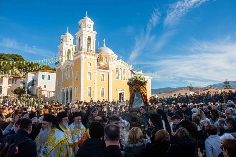 «Βούλιαξε» η κεντρική πλατεία για το 12<sup>ο</sup> Καλαματιανό Καρναβάλι (βίντεο & φωτογραφίες)