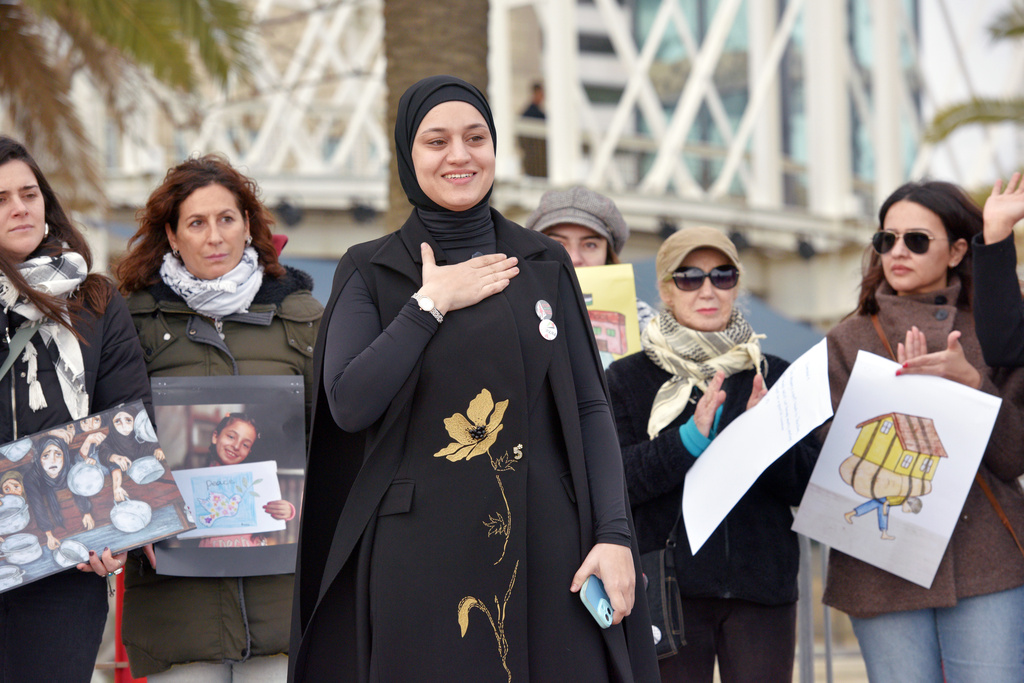 Στην παραλία της Βαρκελώνης το πορτρέτο της Χιντ Ρατζάμπ – Έκκληση για τα παιδιά της Γάζας