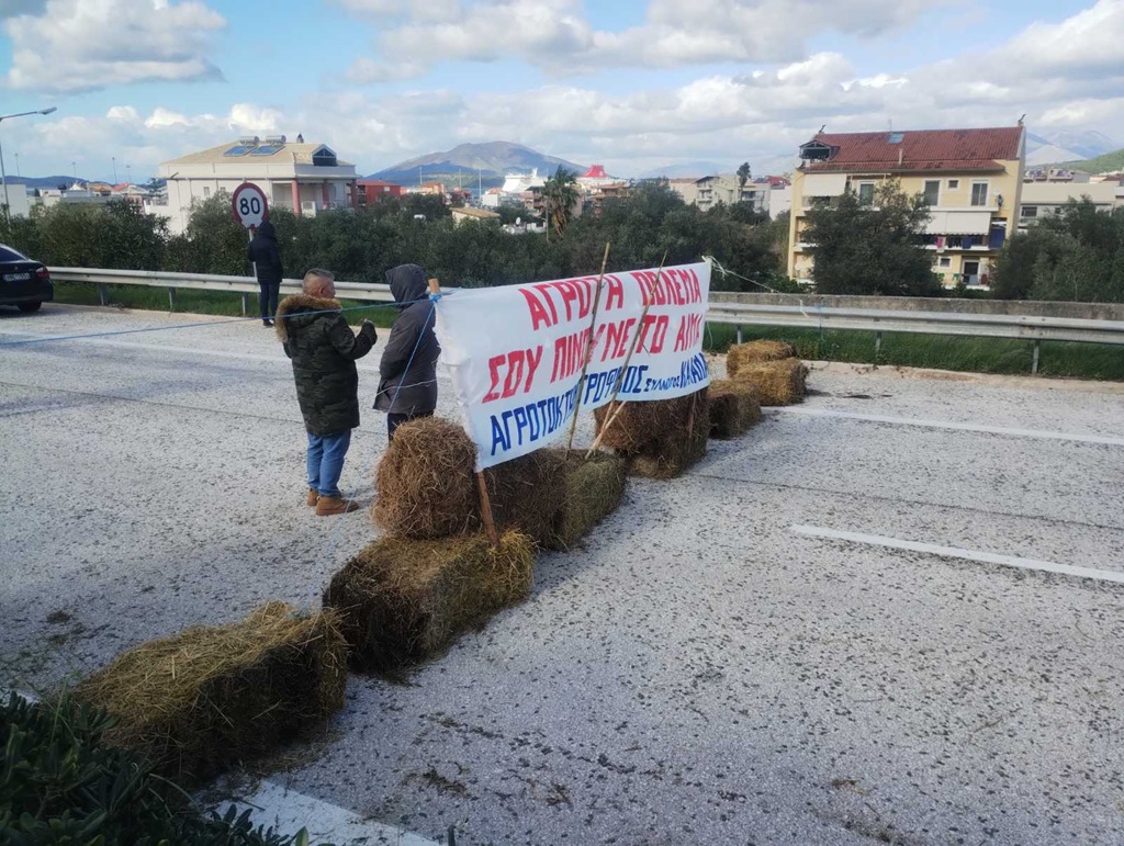 Αποκλεισμός της Εγνατίας Οδού στην Ηγουμενίτσα από αγρότες και κτηνοτρόφους