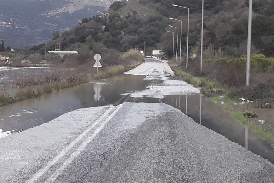 Έκλεισε ο δρόμος Ηγουμενίτσας-Φιλιατών λόγω υπερχείλισης του Καλαμά – Η κυκλοφορία διεξάγεται μέσω Παραποτάμου