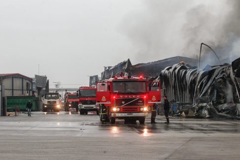 Διακομίστηκαν στο Γενικό Νοσοκομείο Κορίνθου <strong>δύο πυροσβέστες που επιχειρούσαν στην πυρκαγιά στον Φενεό</strong>