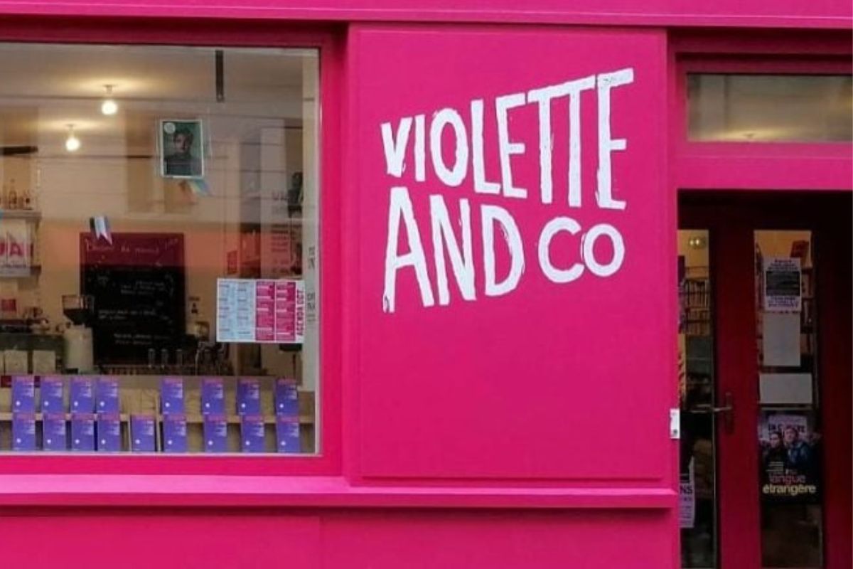 Αστυνομική έρευνα σε φεμινιστικό βιβλιοπωλείο στο Παρίσι για παιδικό βιβλίο ζωγραφικής που «αμφισβητεί την ύπαρξη του Ισραήλ»