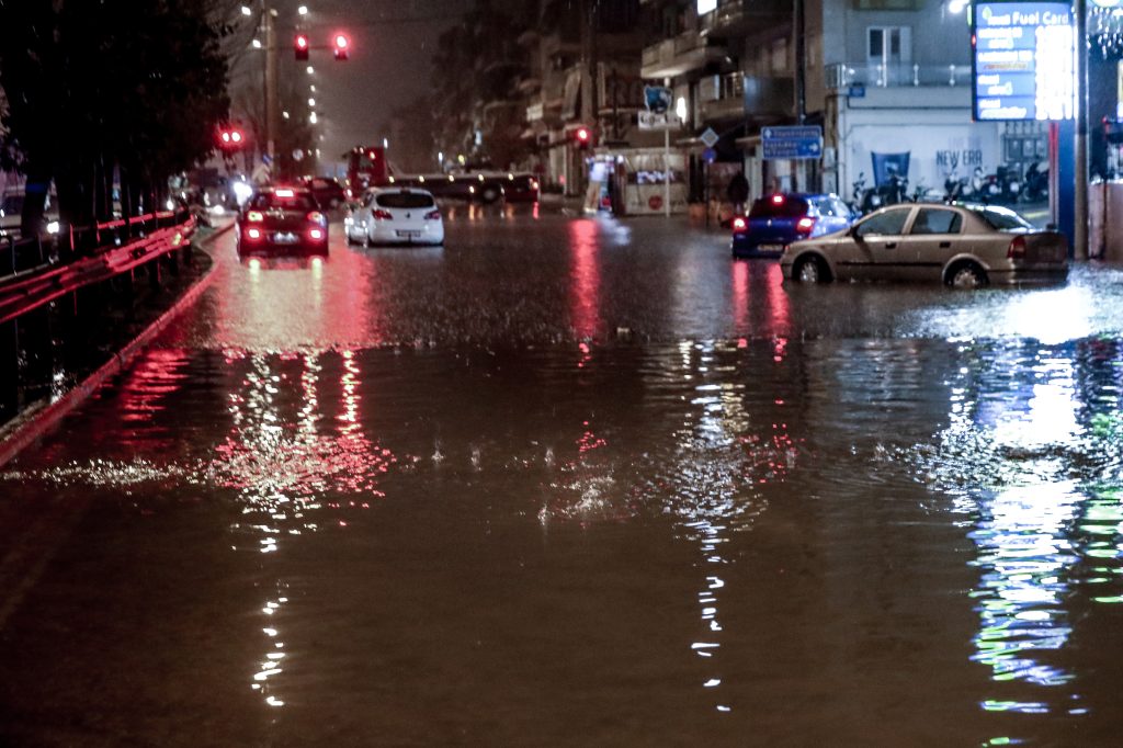 Καιρός: Red Code για την κακοκαιρία της Κυριακής – Πού θα χτυπήσουν τα πιο έντονα φαινόμενα τις επόμενες ώρες