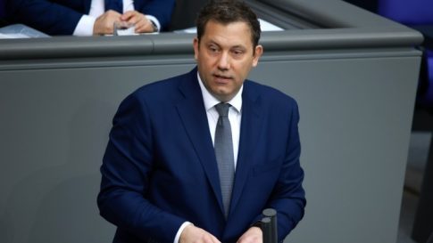 Η ΕΕ καλεί τον Νίγηρα να <strong>απελευθερώσει</strong> τον ανατραπέντα πρόεδρο Μπαζούμ