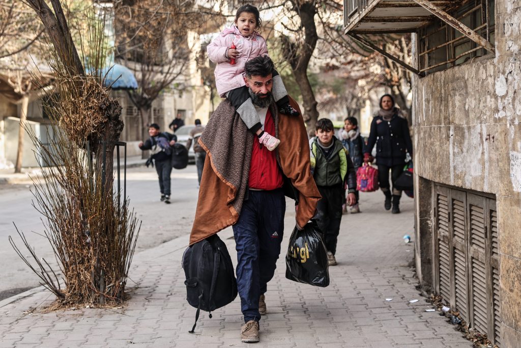 Συρία: Οι Κούρδοι διαμηνύουν ότι θα παραμείνουν στο Χαλέπι – Ο στρατός προειδοποιεί ότι θα βομβαρδίσει συνοικία