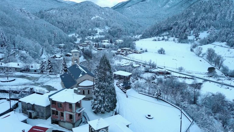 Η Ήπειρος ντύθηκε στα λευκά -Μαγευτικές εικόνες από το πρώτο χιόνι
