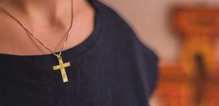 Βόλος: Δικογραφία για άνδρα και γυναίκα που έκλεβαν γυναίκες με τη μέθοδο του εναγκαλισμού