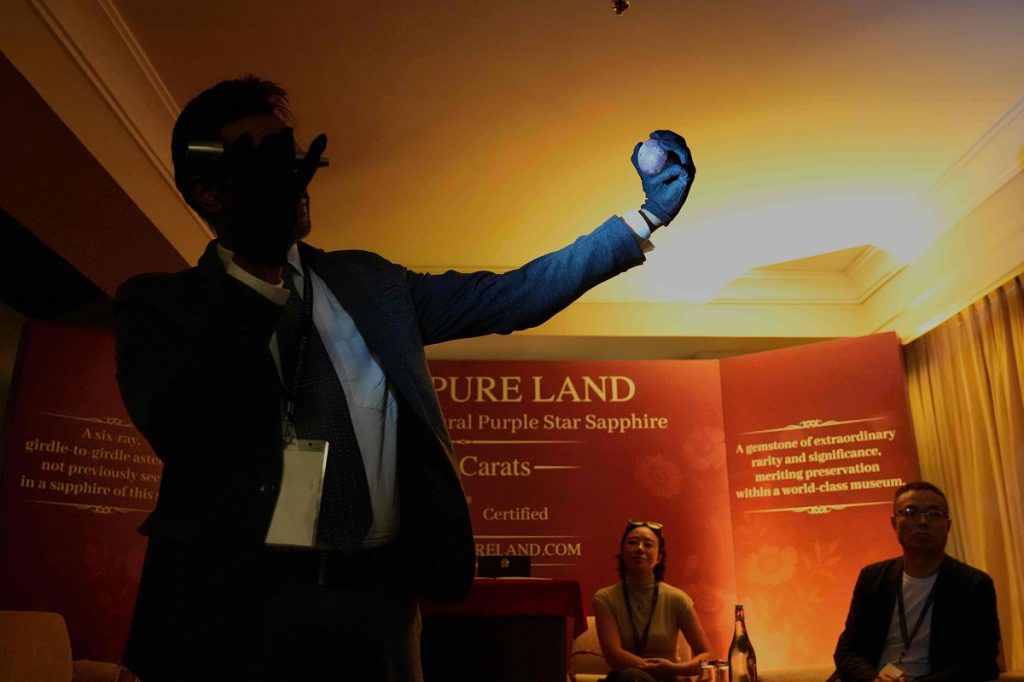 Το μεγαλύτερο ζαφείρι – αστέρι στον κόσμο ανακαλύφθηκε στη Σρι Λάνκα, αξίας 400 εκατ. δολαρίων