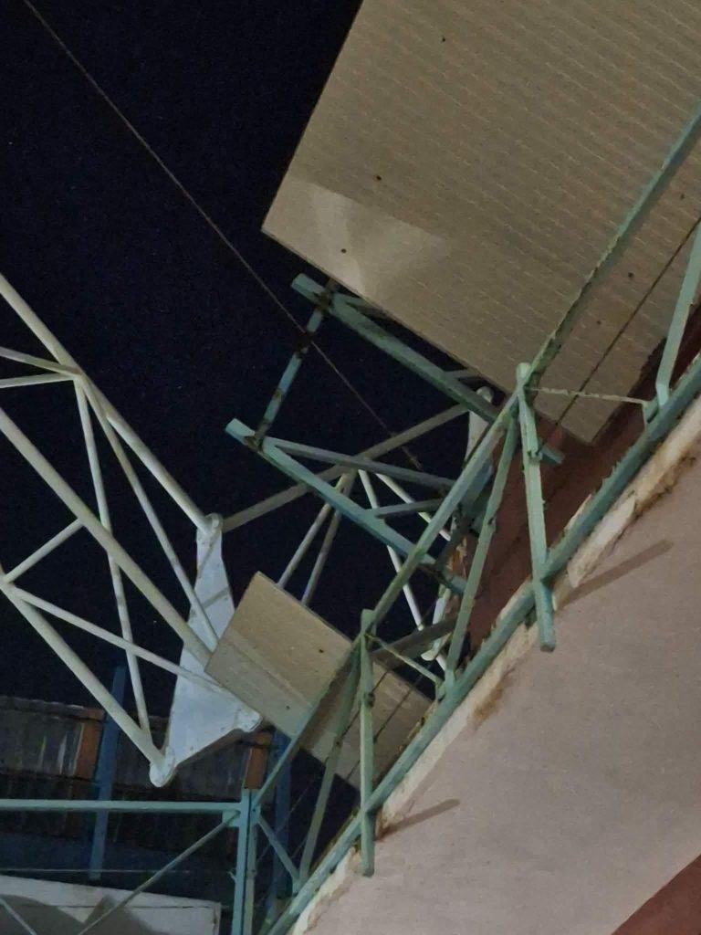 Αποκόλληση μεταλλικού στεγάστρου στη φοιτητική εστία του Πολυτεχνείου Κρήτης, «ξεσηκώνει» τους φοιτητές