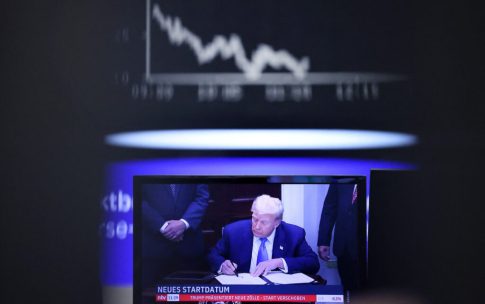 Η ΕΕ καλεί τον Νίγηρα να <strong>απελευθερώσει</strong> τον ανατραπέντα πρόεδρο Μπαζούμ