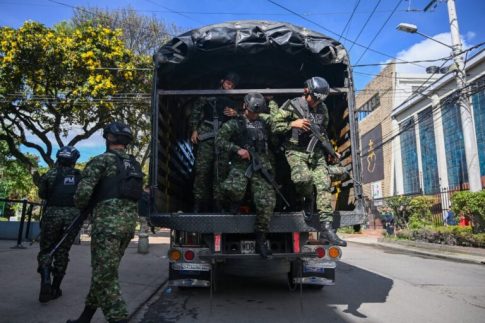 <strong>Oλοκληρώθηκε η επιχείρηση για την απομάκρυνση δύο χειροβομβίδων</strong> στο Κολωνάκι – Αποκαταστάθηκε η κυκλοφορία των οχημάτων στη Σκουφά