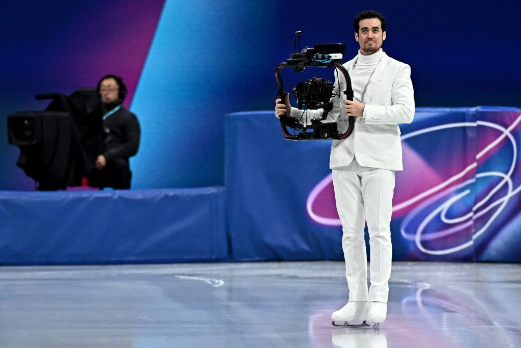 Πάνω στον πάγο με την κάμερα: Ο άνθρωπος που κινηματογραφεί τις σημαντικότερες στιγμές των αθλητών