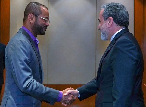 Tραγωδία στα Τέμπη: Ένταση και επεισόδια σε εξέλιξη στο Σύνταγμα (Live) – Συγκεντρώσεις σε όλη τη χώρα