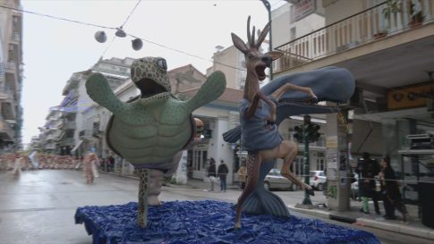 Πτώσεις δέντρων στην Αττική λόγω των θυελλωδών ανέμων – Στην Αγία Παρασκευή έπεσε πεύκο 25 μέτρων