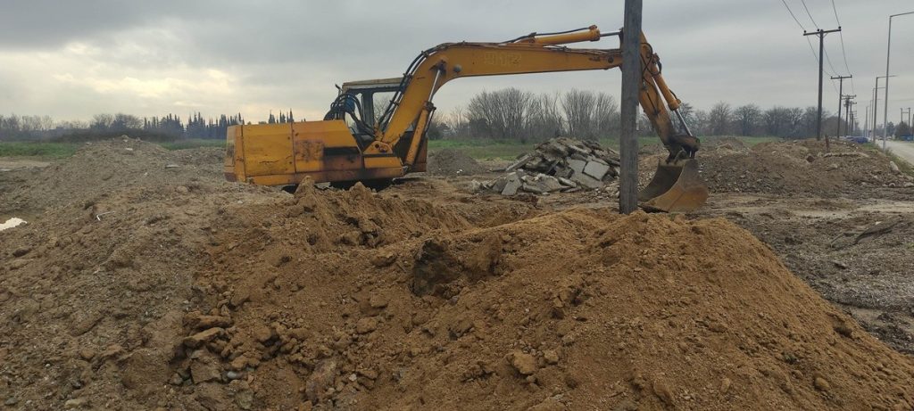 Θεσσαλονίκη: Απέρριπταν στερεά απόβλητα σε χωράφια- Συνελήφθησαν τέσσερα άτομα