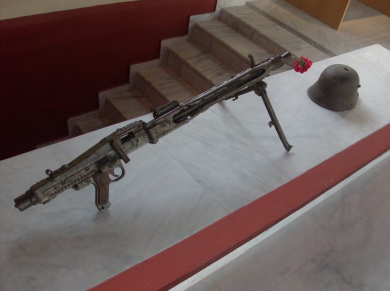 Φωτογραφικά ντοκουμέντα των εκτελέσεων στην Καισαριανή: Κινητοποίηση για διασταύρωση της γνησιότητάς τους και ακολούθως την αγορά τους