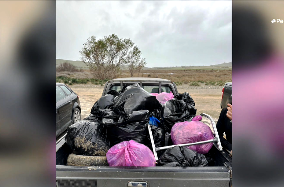 Καθαρισμός απορριμμάτων από την παραλία του Κότσινα