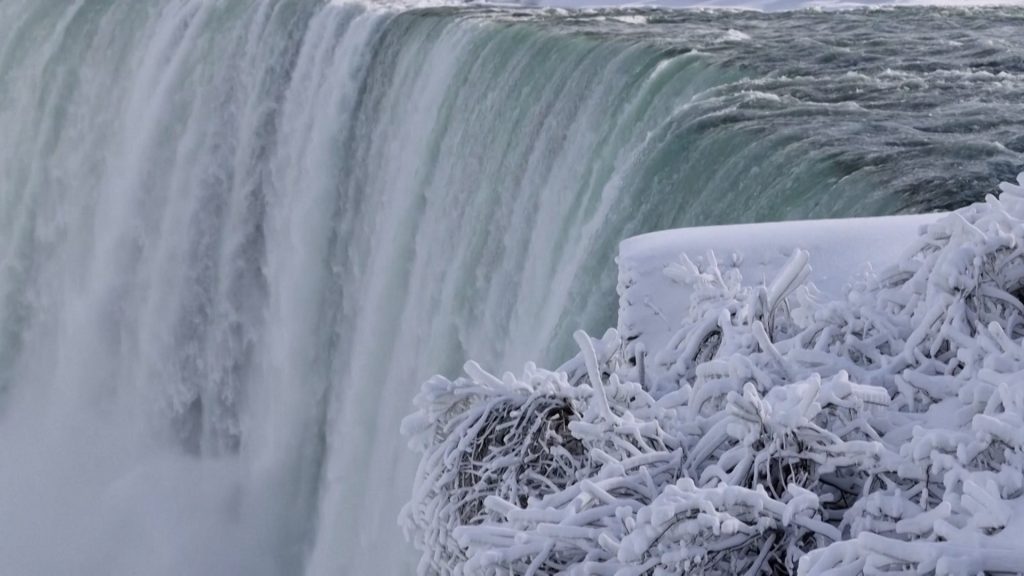 Παγωμένος Νιαγάρας: το χειμωνιάτικο πρόσωπο ενός φυσικού θρύλου
