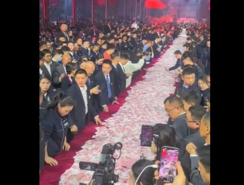 Μένουμε στο σπίτι <br/> και διαβάζουμε ένα καλό βιβλίο