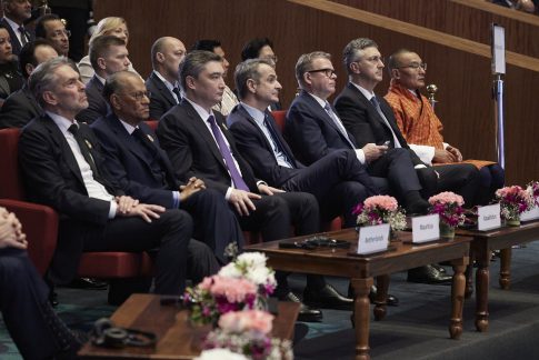 Η ανάγκη μας να πιστεύουμε <bro> μια θετική είδηση