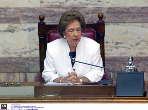 Από τη Νάουσα και την Κοζάνη, μέχρι την Ερμιόνη και τη Σάμο: Τα ζωντανά έθιμα της Αποκριάς στην Ελλάδα