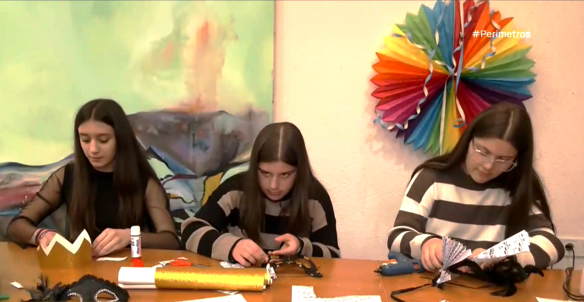 Σέρβια Κοζάνης: Μαθητές μουσικού σχολείου ετοιμάζουν καρναβαλικές στολές