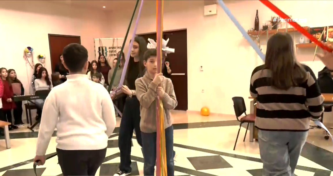 Σέρβια Κοζάνης: Μαθητές μουσικού σχολείου ετοιμάζουν καρναβαλικές στολές