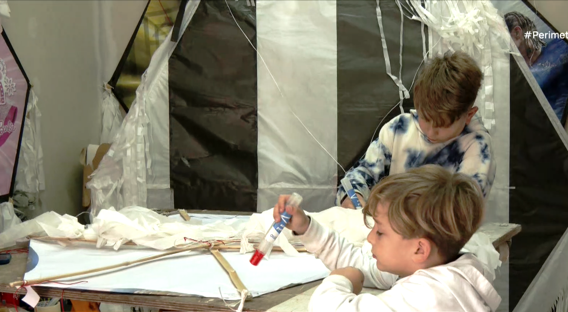 Κατασκευάζοντας χαρταετούς στην Καλαμάτα