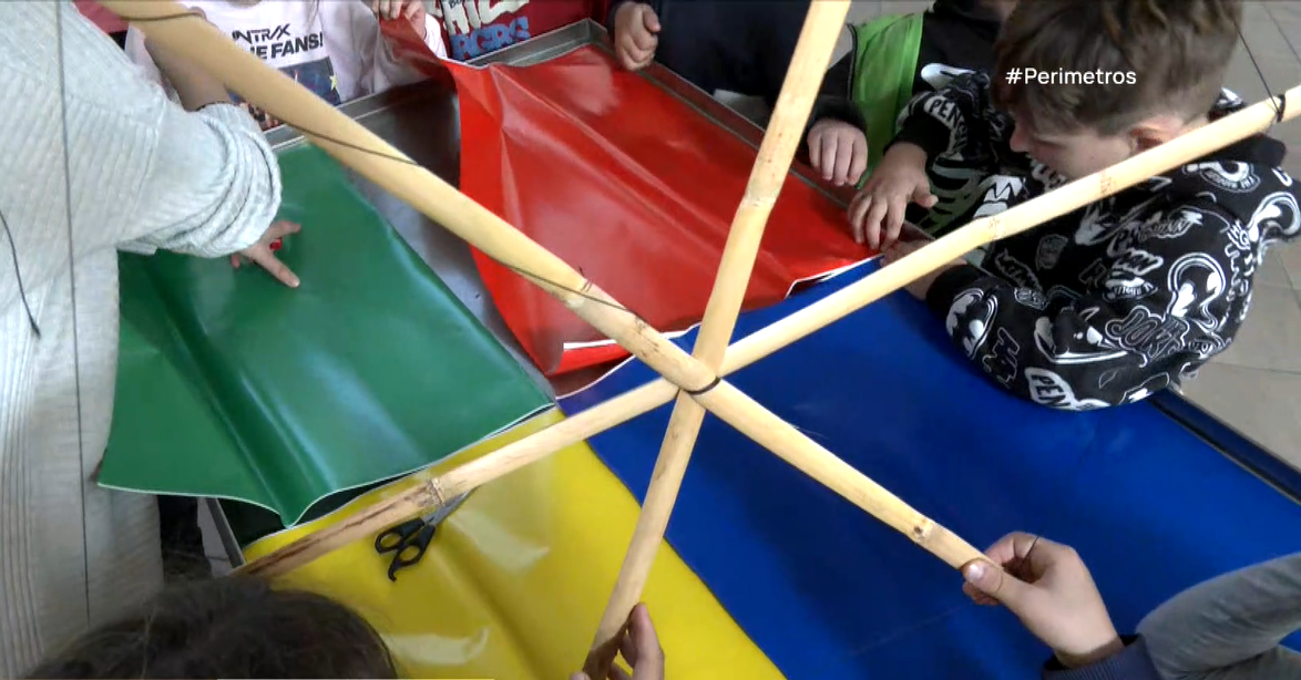 Κατασκευάζοντας χαρταετούς στην Καλαμάτα