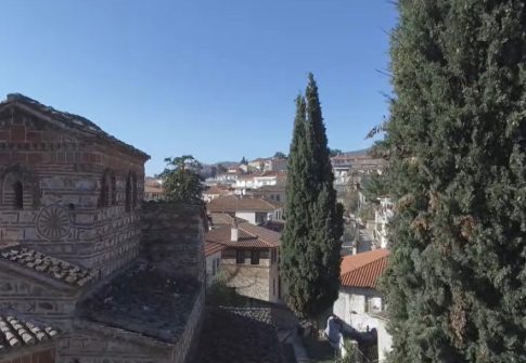 Είκοσι πορτρέτα προσωπικοτήτων ζωγραφισμένα στο 12<sup>ο</sup> γυμνάσιο Λαρίσης