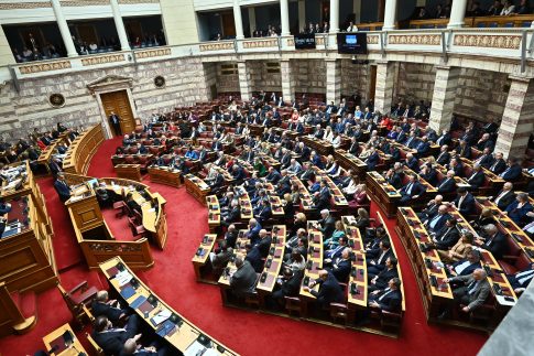 Τροπολογία Πλεύρη για δύο προσωρινές δομές μεταναστών στην Κρήτη – «Στόχος ένας μόνιμος χώρος, αν συνεχιστούν οι ροές»