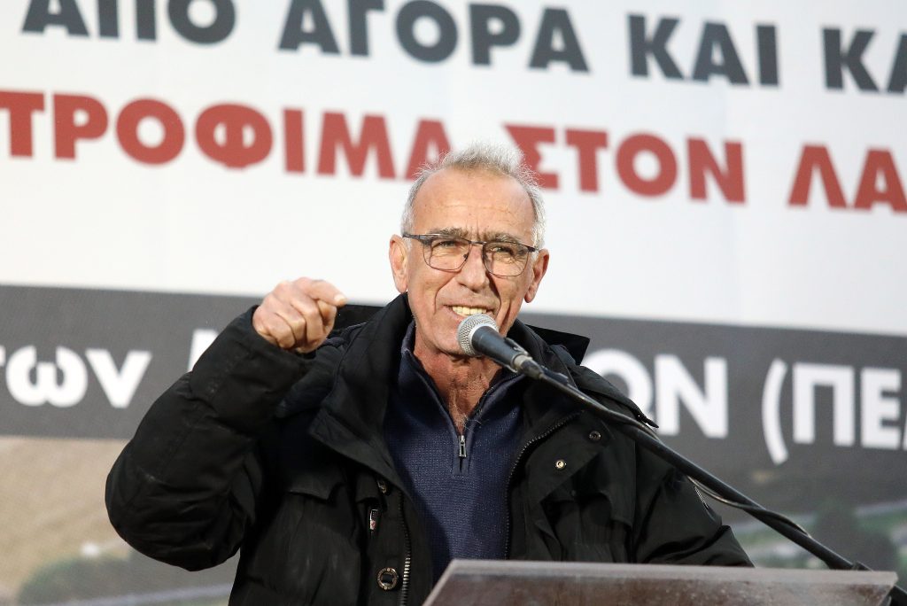 Στο Σύνταγμα διανυκτερεύουν οι αγρότες με τα τρακτέρ – Διαμηνύουν ότι ο «αγώνας θα συνεχιστεί»