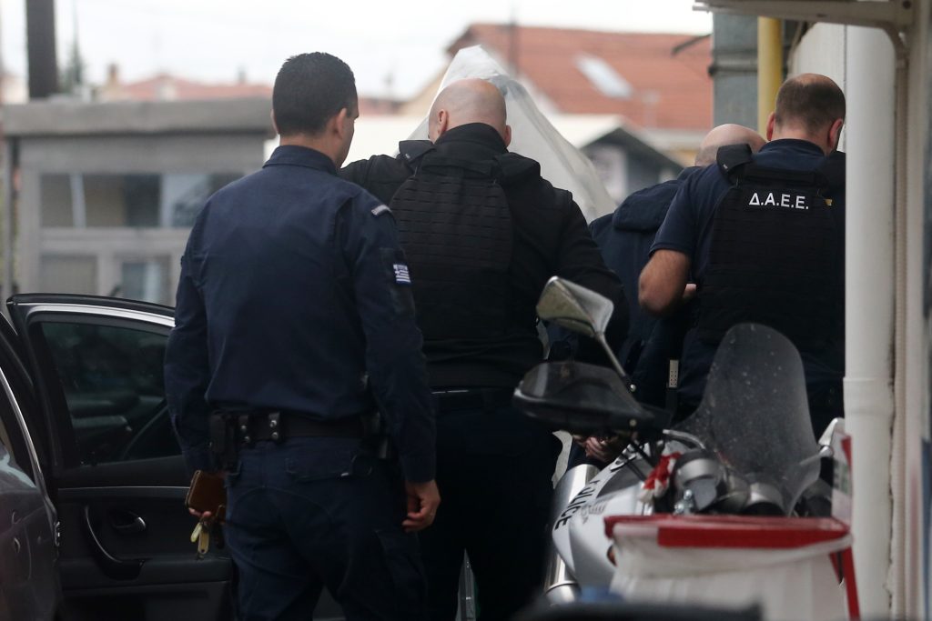 Απολογείται αύριο Τετάρτη ο ιδιοκτήτης του «Βιολάντα» – Σφραγίστηκε δεύτερο εργοστάσιο στη Φαρκαδόνα, ελέγχεται και τρίτο στο Μακρυχώρι Λάρισας