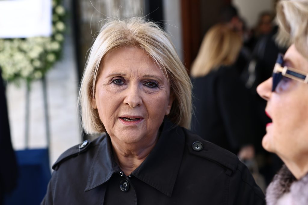 Στο Α΄ Νεκροταφείο το «τελευταίο αντίο» στην Άννα Ψαρούδα Μπενάκη – Συγγενείς, φίλοι, πολιτικοί και ακαδημαϊκοί την αποχαιρέτησαν