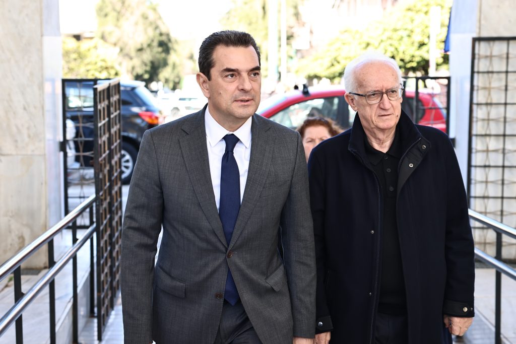 Στο Α΄ Νεκροταφείο το «τελευταίο αντίο» στην Άννα Ψαρούδα Μπενάκη – Συγγενείς, φίλοι, πολιτικοί και ακαδημαϊκοί την αποχαιρέτησαν