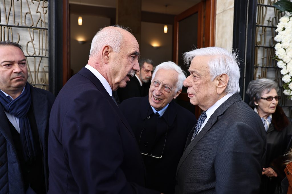 Στο Α΄ Νεκροταφείο το «τελευταίο αντίο» στην Άννα Ψαρούδα Μπενάκη – Συγγενείς, φίλοι, πολιτικοί και ακαδημαϊκοί την αποχαιρέτησαν