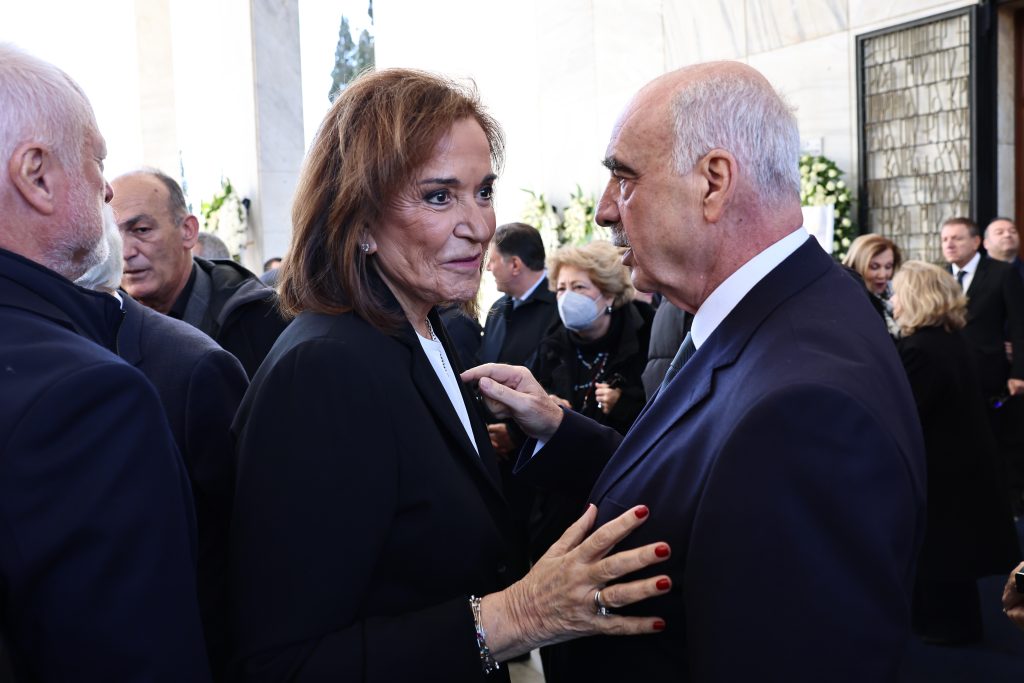 Στο Α΄ Νεκροταφείο το «τελευταίο αντίο» στην Άννα Ψαρούδα Μπενάκη – Συγγενείς, φίλοι, πολιτικοί και ακαδημαϊκοί την αποχαιρέτησαν