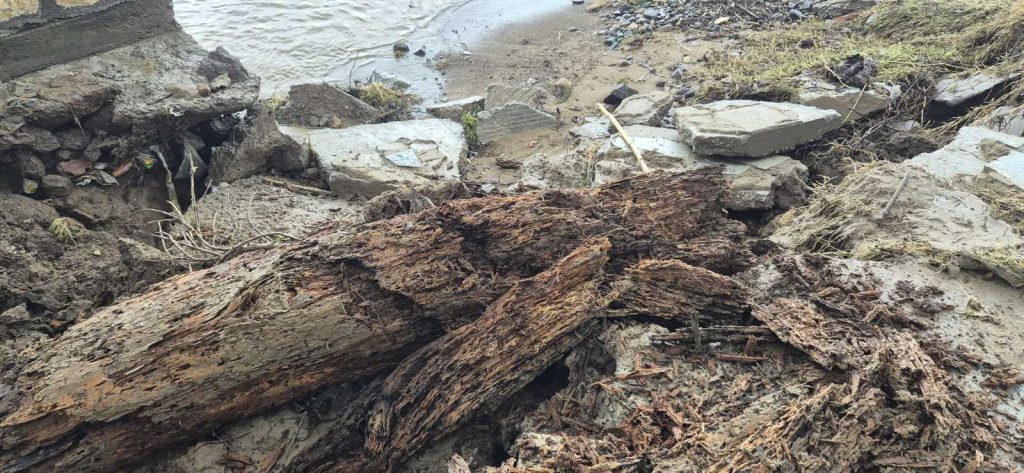 Στη δίνη θεομηνίας η Λήμνος: Πλημμύρισε όλο το νησί, πτώση γέφυρας και διακοπή ύδρευσης – Τι είπε στο ΕΡΤnews η δήμαρχος του νησιού