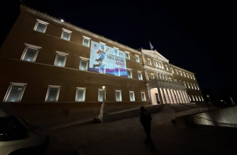 Σέρρες: Ένα κεράκι στη μνήμη των 57 θυμάτων του τραγικού δυστυχήματος των Τεμπών