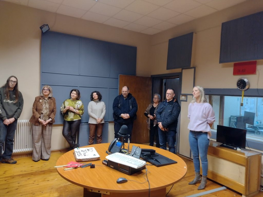 Στις εγκαταστάσεις της ΕΡΤ Κομοτηνής έκοψαν τη βασιλόπιτά οι δημοσιογράφοι της Ροδόπης