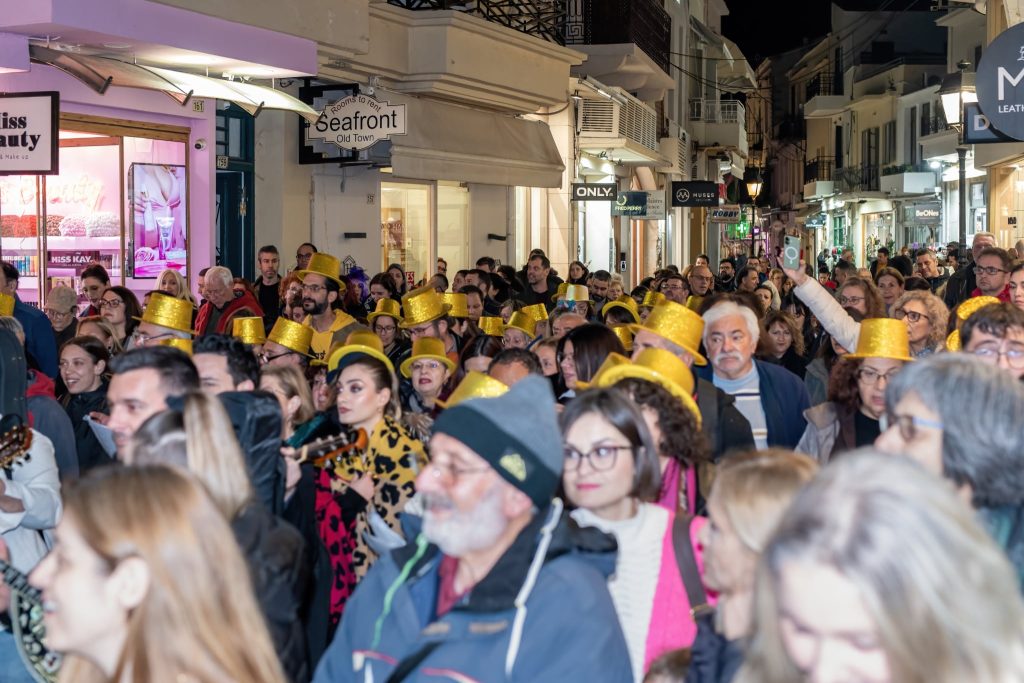 Αναβίωσαν οι ρομαντικές καντάδες στην Παλιά πόλη του Ρεθύμνου