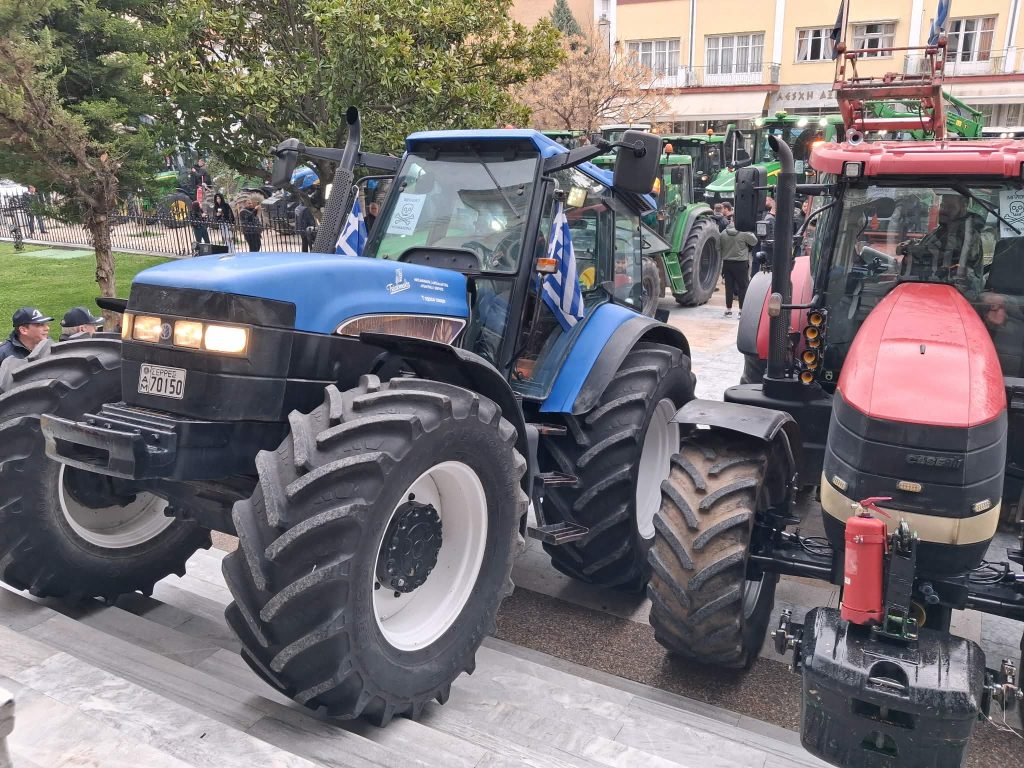 Με πορεία και διαμαρτυρία έξω από το Διοικητήριο «ζεσταίνουν τις μηχανές τους» οι αγρότες του Προμαχώνα ενόψει της καθόδου στην Αθήνα