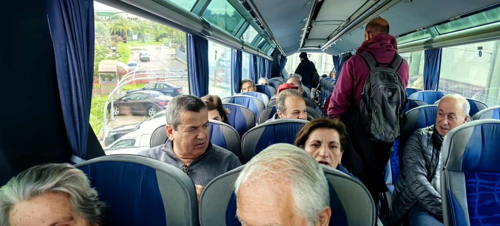 Με λεωφορεία και ΙΧ οι αγρότες της Αχαΐας μεταβαίνουν στο συλλαλητήριο της Αθήνας