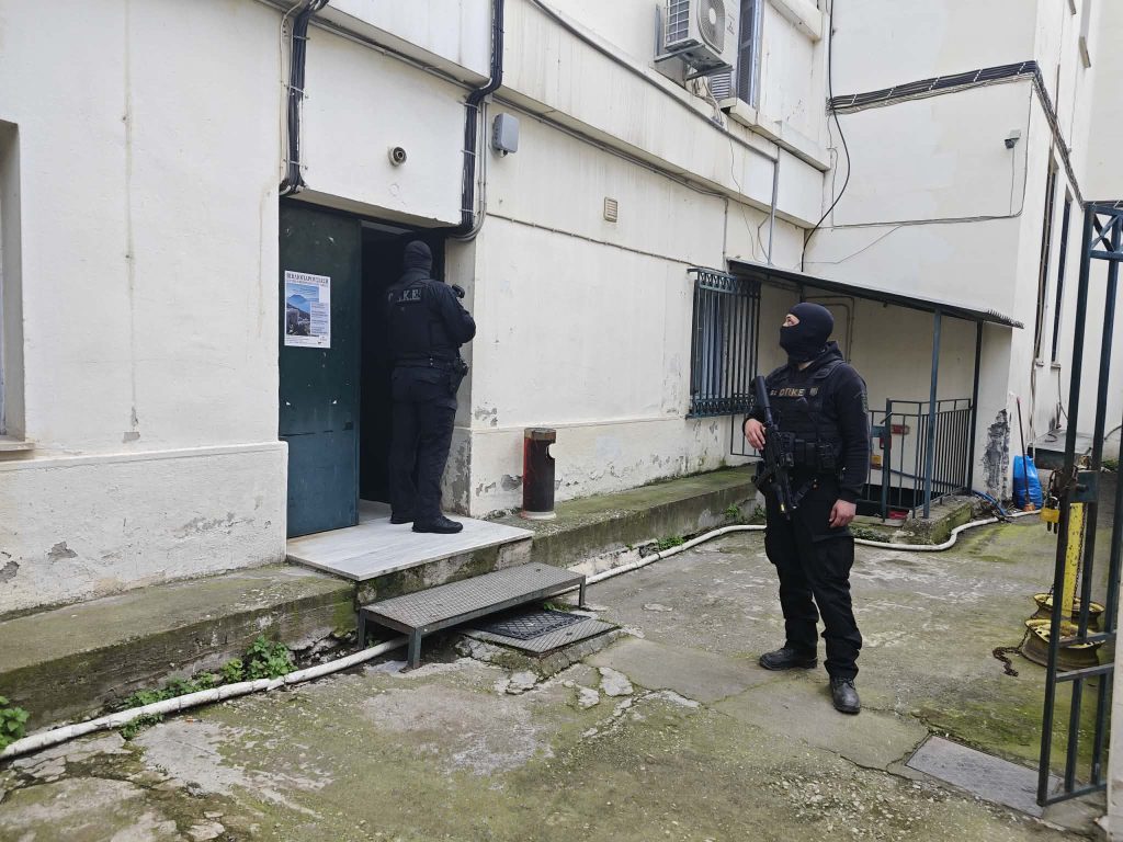 Εγκληματική οργάνωση με ιεραρχική δομή είχαν συγκροτήσει οι 13 συλληφθέντες στη Μαγνησία – Ταυτοποιήθηκαν άλλοι δύο