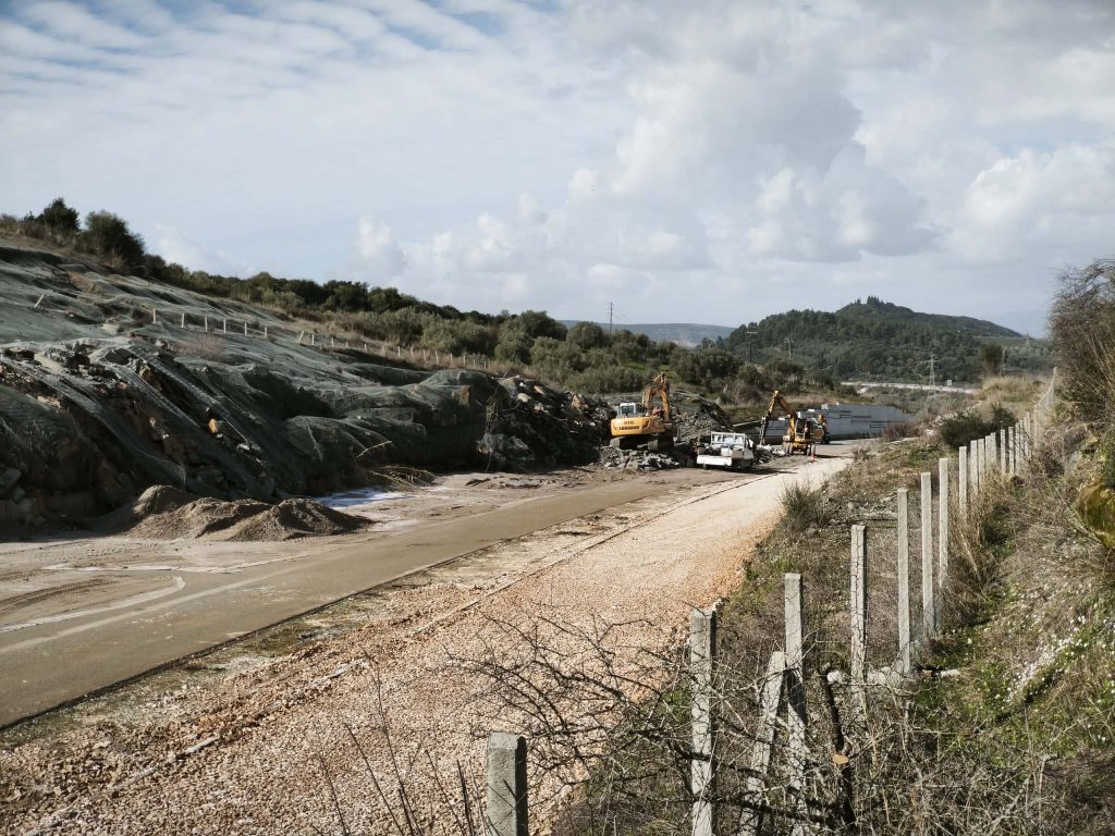 Πυρετώδεις οι εργασίες αποκατάστασης στην Ιόνια Οδό – Σε επιφυλακή για μικροκατολισθήσεις