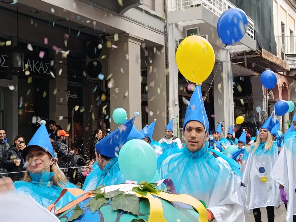 Πάτρα: Ρυθμός και κέφι στην παρέλαση των μικρών καρναβαλιστών
