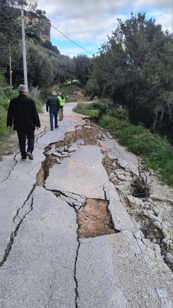 Αυτοψίες στη Ζάκυνθο μετά τις κατολισθήσεις- Φερτά υλικά και τόνοι χωμάτων μέσα σε σπίτια